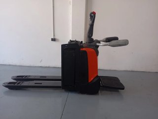 Transpaleta eléctrica con plataforma toyota