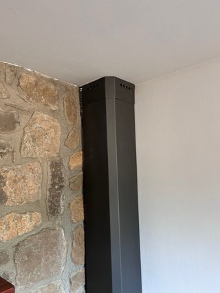 Chimenea de esquina metálica y cristal