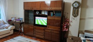 Mueble de salón madera y cristal