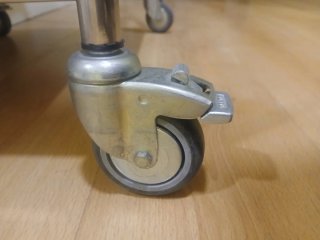 Carrito Metálico Alto con Ruedas