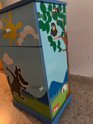 Mueble infantil cajonera decorada