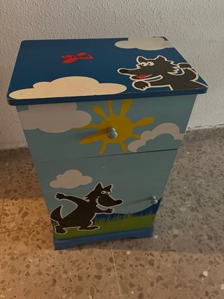Mueble infantil cajonera decorada