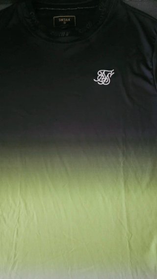 Camiseta SikSilk degradado negro-verde