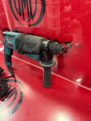 Taladro Percutor Makita HR2630 800W