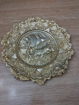 Plato decorativo de bronce