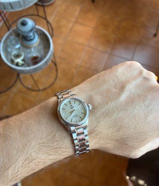 Tudor Style Reloj