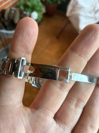 Tudor Style Reloj