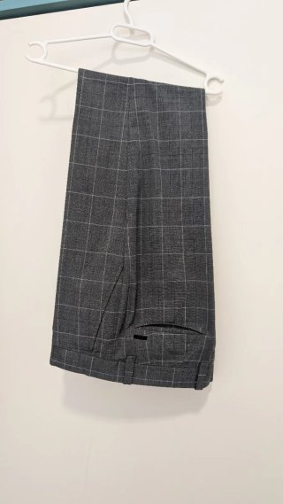 Pantalón de vestir Mango cuadros gris de verano