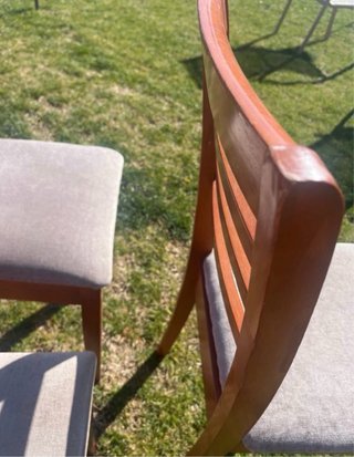 Juego de 4 sillas de madera y tela