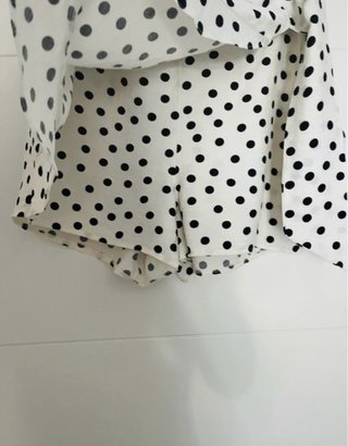 Falda pantalón lunares blanca