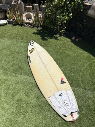Tabla de surf Lost McKee y STORM.