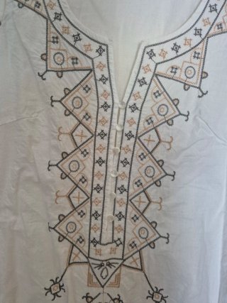 Tunica/Vestido blanco bordados talla M.Tallaje peq
