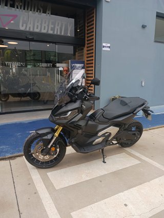 Honda X-ADV 750 Negra