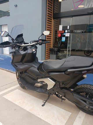 Honda X-ADV 750 Negra