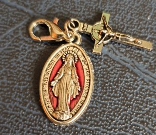 Medalla Cruz y Virgen María