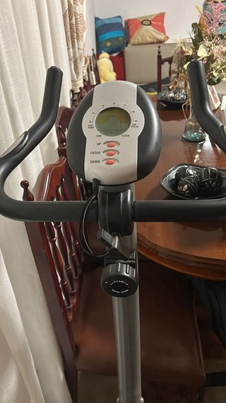 Bicicleta Estática Gris y Negra