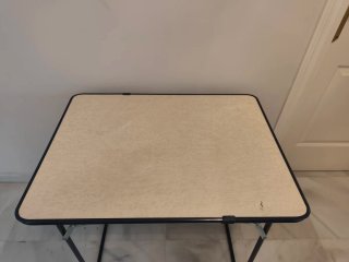 Mesa plegable camping beige y negra