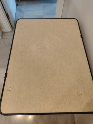 Mesa plegable camping beige y negra
