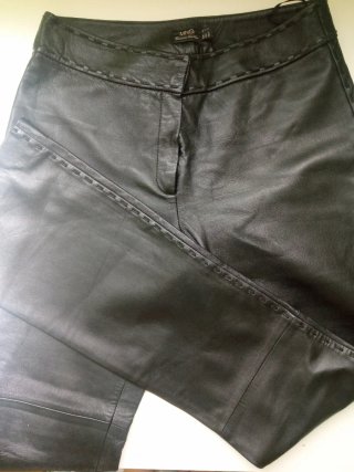 Pantalones MNG Cuero Negro