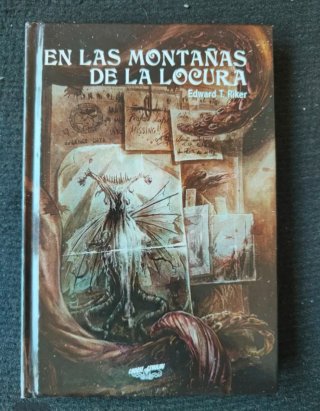 Pack libro saga(en inglés) y montañas de la locura