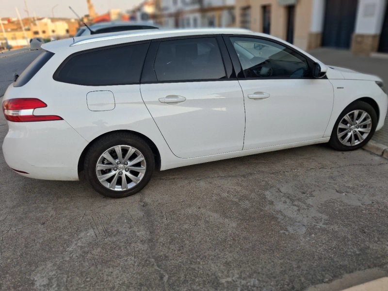 Peugeot 308 2019 - foto 1