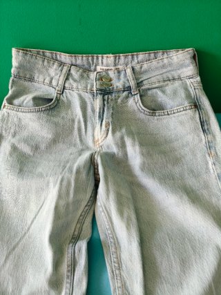 Pantalón vaquero flare Pull&Bear