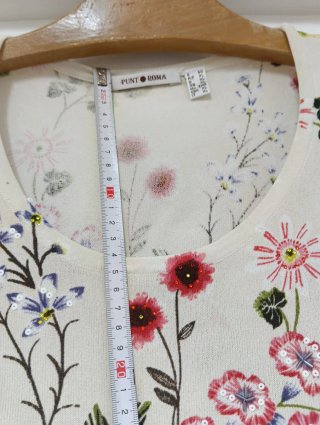 Jersey manga corta color crema y flores. Talla 46