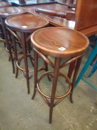 Taburetes de madera estilo Thonet
