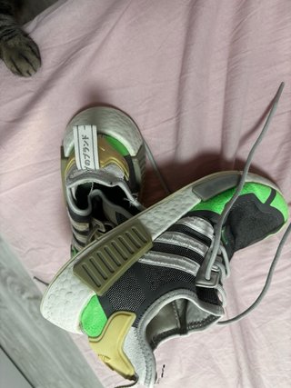 Zapatillas Adidas grises y verdes
