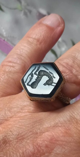 Anello sigillo antico con cervo intagliato