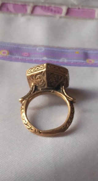 Anello sigillo antico con cervo intagliato