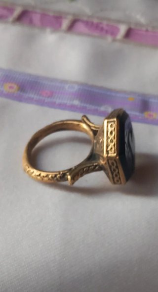 Anello sigillo antico con cervo intagliato