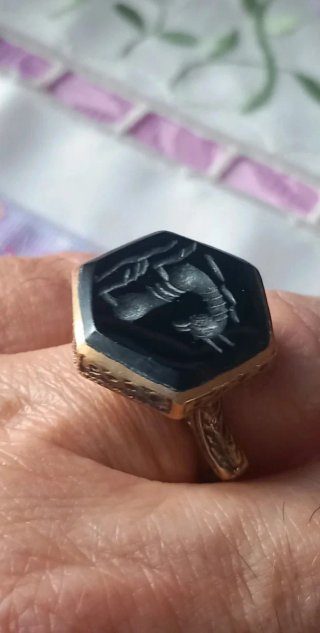 Anello sigillo antico con cervo intagliato