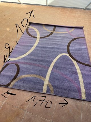 Alfombra púrpura y beige con círculos