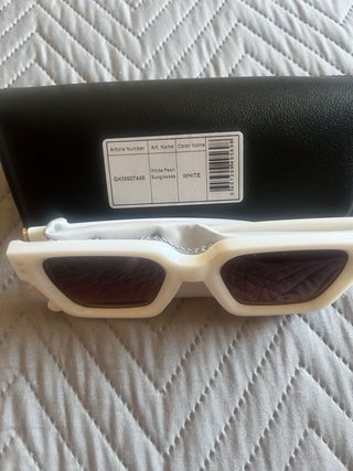 Gafas de sol blancas y marrones