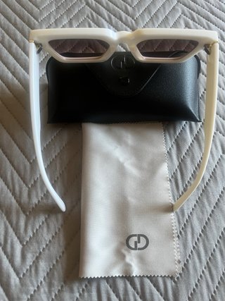 Gafas de sol blancas y marrones