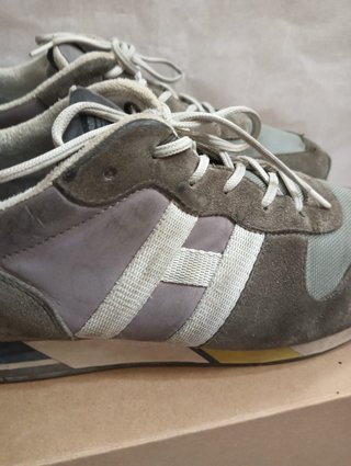 Zapatillas deportivas marrones y verdes