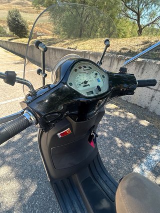 Vespa 50 cv Negra