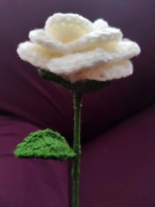 Rosa eterna hecha a mano