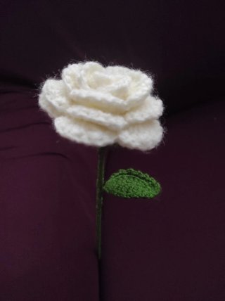 Rosa eterna hecha a mano