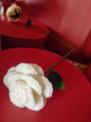Rosa eterna hecha a mano