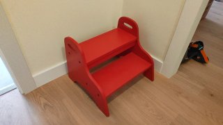 Escalera infantil roja 2 peldaños (Ikea)