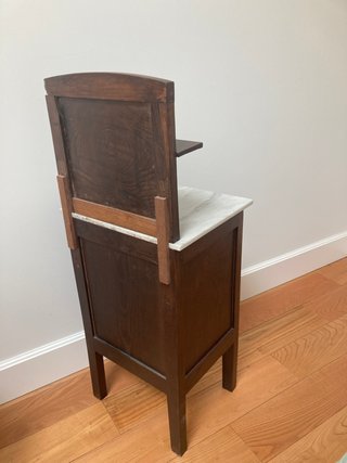 Mesita de noche de madera de castaño y mármol
