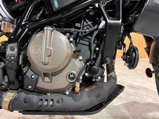 Husqvarna Svartpilen 401 Negra/Gris