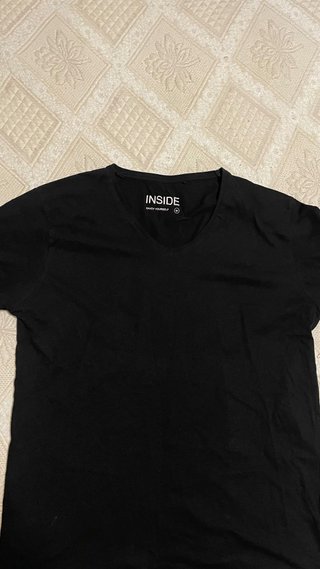 Camiseta INSIDE negra cuello pico Talla M