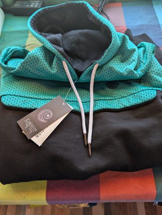 Sudadera Confusion Negra y Turquesa
