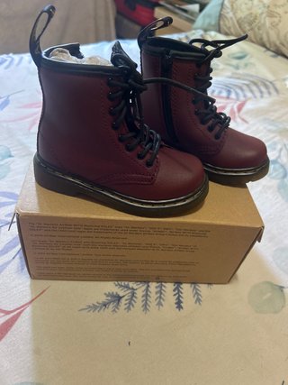 Botas Dr. Martens rojas para niño