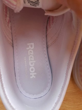Zapatillas Reebok Rayas Rosas y Blancas