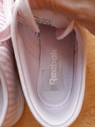 Zapatillas Reebok Rayas Rosas y Blancas