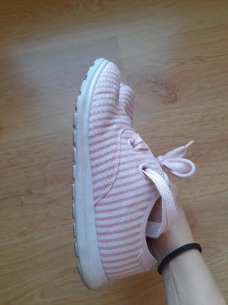 Zapatillas Reebok Rayas Rosas y Blancas